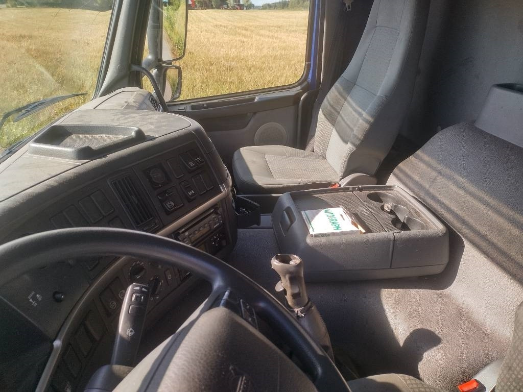 Грузовик с закрытым кузовом Volvo FM9 4x2 8,40m pitkä kylkiaukeava kori: фото 9 Грузовик с закрытым кузовом Volvo FM9 4x2 8,40m pitkä kylkiaukeava kori: фото 9