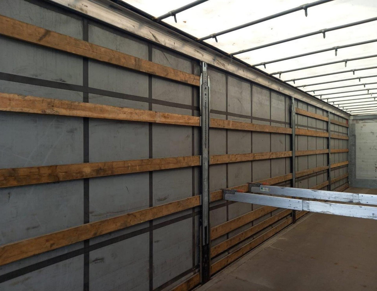 2019 Schmitz Cargobull SCS24/L Varios - Тентованный полуприцеп: фото 2 2019 Schmitz Cargobull SCS24/L Varios - Тентованный полуприцеп: фото 2
