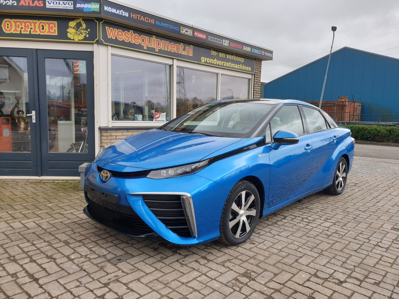 Toyota Mirai - Легковой автомобиль: фото 2 Toyota Mirai - Легковой автомобиль: фото 2