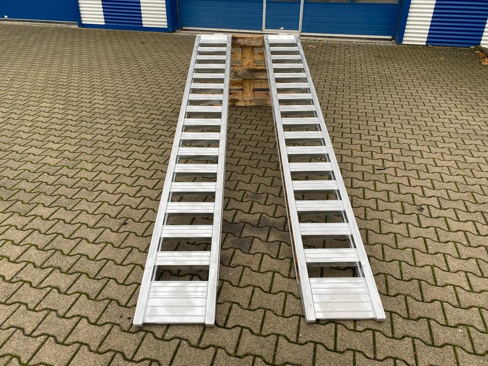 Alurampen Satz 3,50M 2000KG Minibagger Minilader Quad Auffahrrampe *INKL.19% MWST* - Погрузочная рампа: фото 2 Alurampen Satz 3,50M 2000KG Minibagger Minilader Quad Auffahrrampe *INKL.19% MWST* - Погрузочная рампа: фото 2