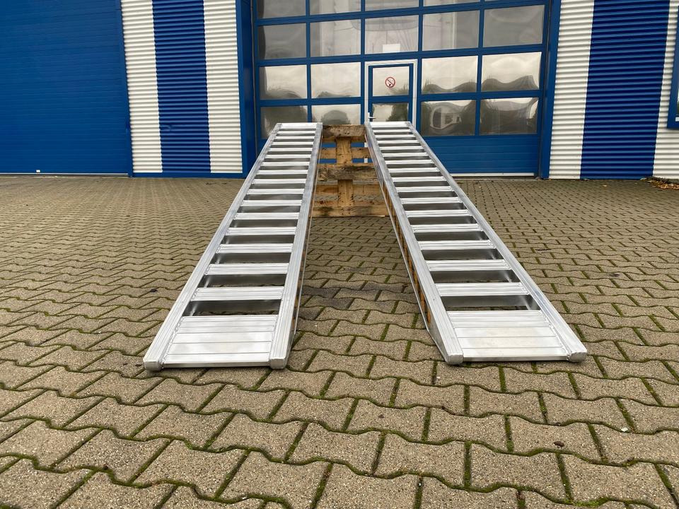 Alurampen Satz 3,50M 2000KG Minibagger Minilader Quad Auffahrrampe *INKL.19% MWST* - Погрузочная рампа: фото 3 Alurampen Satz 3,50M 2000KG Minibagger Minilader Quad Auffahrrampe *INKL.19% MWST* - Погрузочная рампа: фото 3
