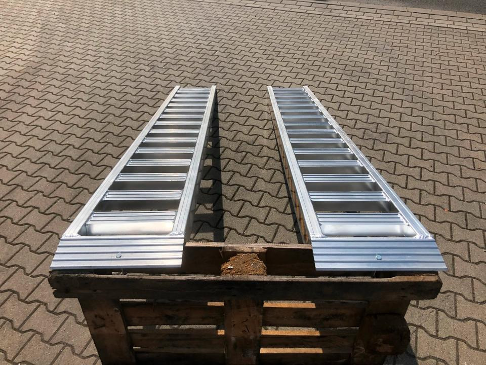 Погрузочная рампа Alurampen Satz 3m 3000KG Minibagger Minilader Quad Auffahrrampe *INKL.19% MWST*: фото 9 Погрузочная рампа Alurampen Satz 3m 3000KG Minibagger Minilader Quad Auffahrrampe *INKL.19% MWST*: фото 9