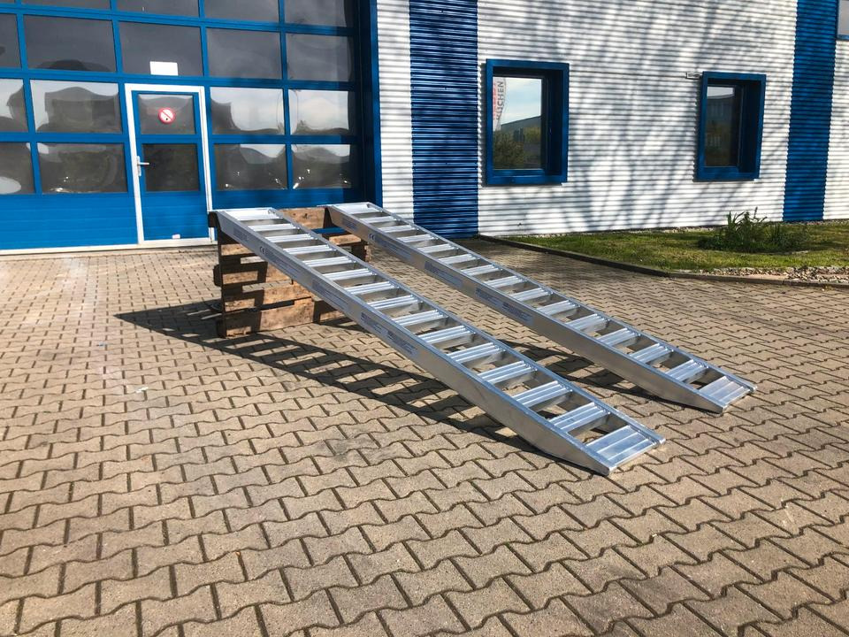 Alurampen Satz 3m 3000KG Minibagger Minilader Quad Auffahrrampe *INKL.19% MWST* - Погрузочная рампа: фото 3 Alurampen Satz 3m 3000KG Minibagger Minilader Quad Auffahrrampe *INKL.19% MWST* - Погрузочная рампа: фото 3