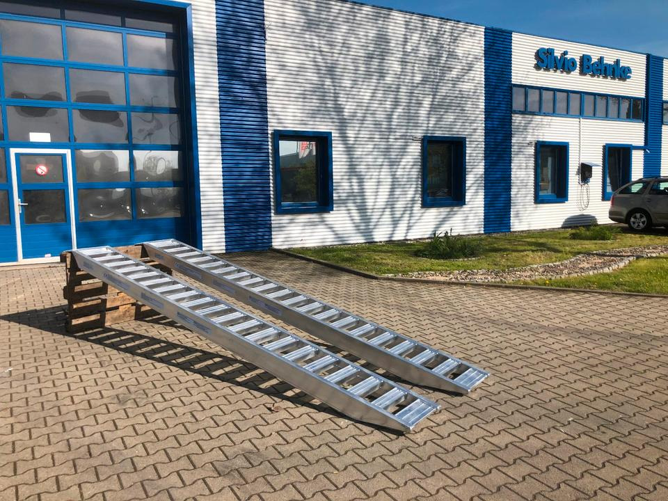 Alurampen Satz 4m 4000KG Minibagger Minilader Quad Auffahrrampe *INKL.19% MWST* - Погрузочная рампа: фото 5 Alurampen Satz 4m 4000KG Minibagger Minilader Quad Auffahrrampe *INKL.19% MWST* - Погрузочная рампа: фото 5