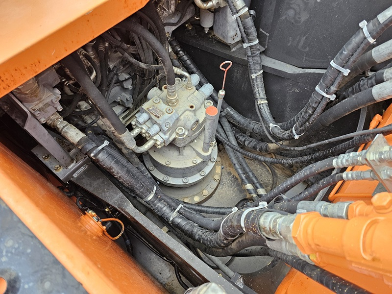 Гусеничный экскаватор HITACHI ZX210LC-5B: фото 15 Гусеничный экскаватор HITACHI ZX210LC-5B: фото 15