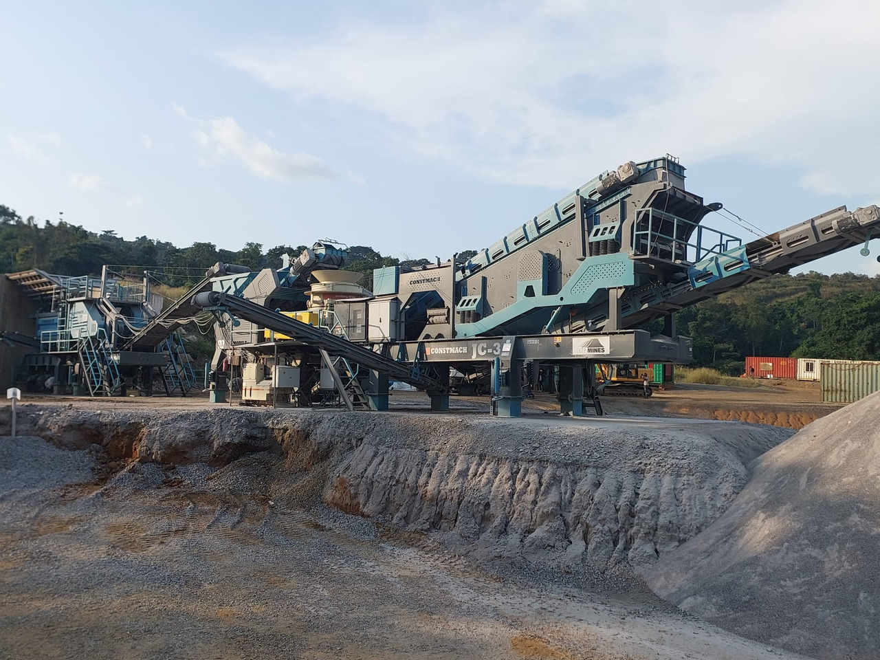 Constmach Mobile Backenbrecheranlage mit einer Leistung von 250 bis 300 t/h - Мобильная дробилка: фото 1 Constmach Mobile Backenbrecheranlage mit einer Leistung von 250 bis 300 t/h - Мобильная дробилка: фото 1