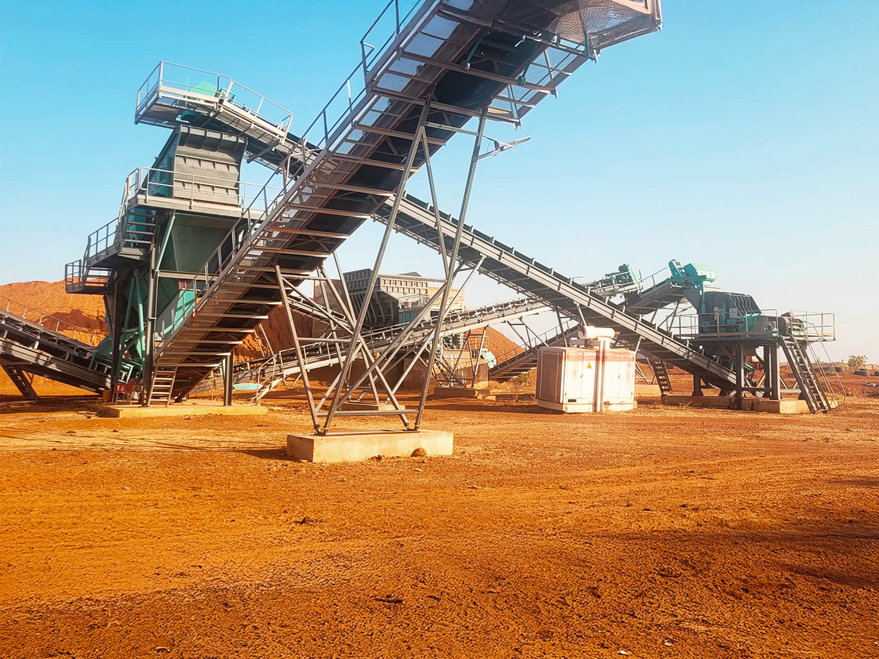 Constmach Stationary Stone Crushing and Screening Plant 50 to 1,000 TPH - Дробилка: фото 3 Constmach Stationary Stone Crushing and Screening Plant 50 to 1,000 TPH - Дробилка: фото 3