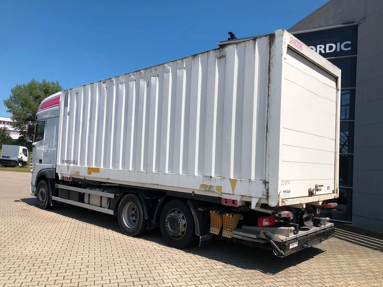 DAF XF450 SSC Lenk/Lift*LBW*AHK*Standkl.*inkl.Koffer - Грузовик-контейнеровоз/ Сменный кузов: фото 4 DAF XF450 SSC Lenk/Lift*LBW*AHK*Standkl.*inkl.Koffer - Грузовик-контейнеровоз/ Сменный кузов: фото 4