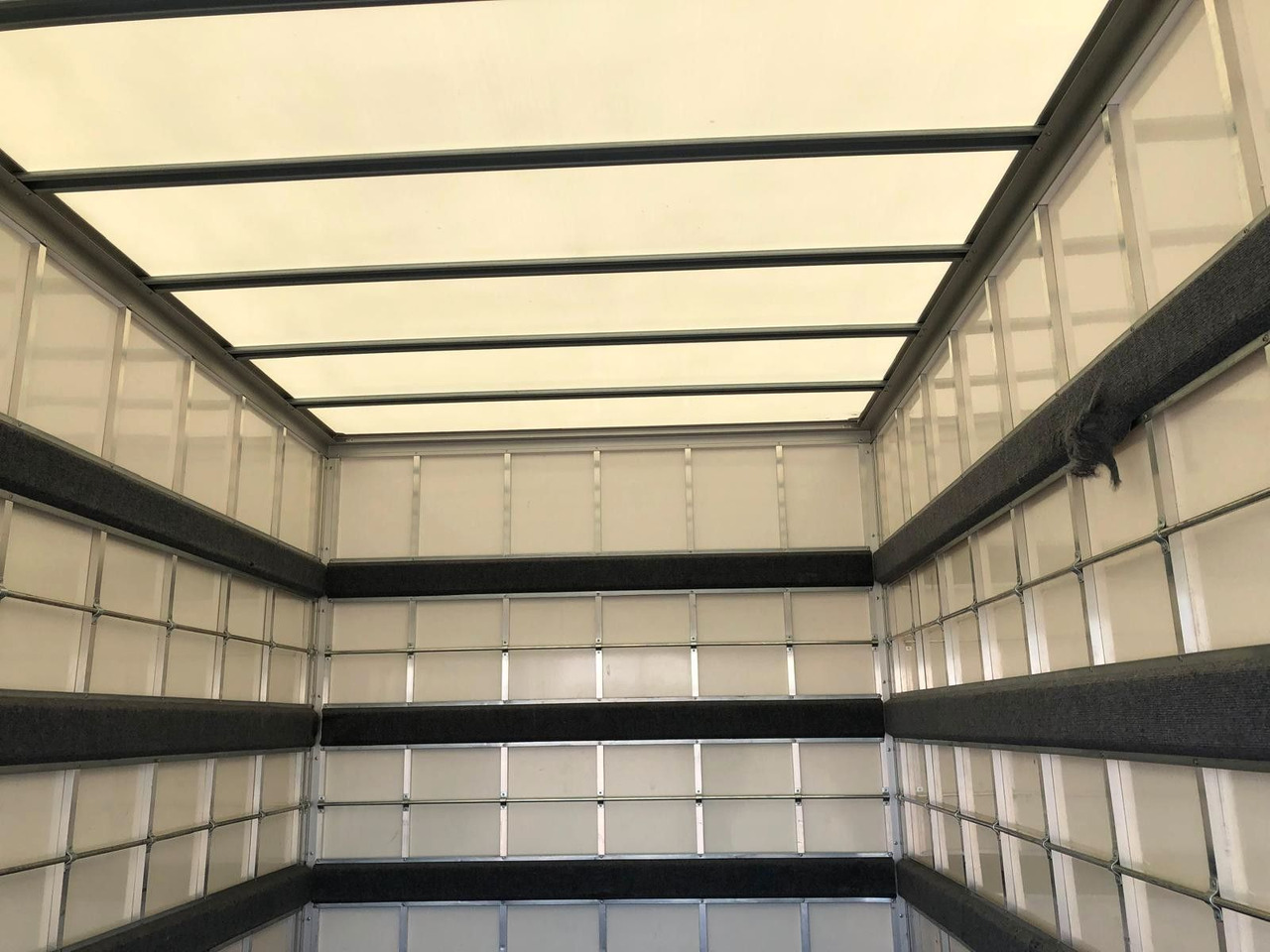 Фургон с закрытым кузовом Renault MASTER RED 3.5T*LBW*Klima*4.2m*AUCH MIETE: фото 8 Фургон с закрытым кузовом Renault MASTER RED 3.5T*LBW*Klima*4.2m*AUCH MIETE: фото 8