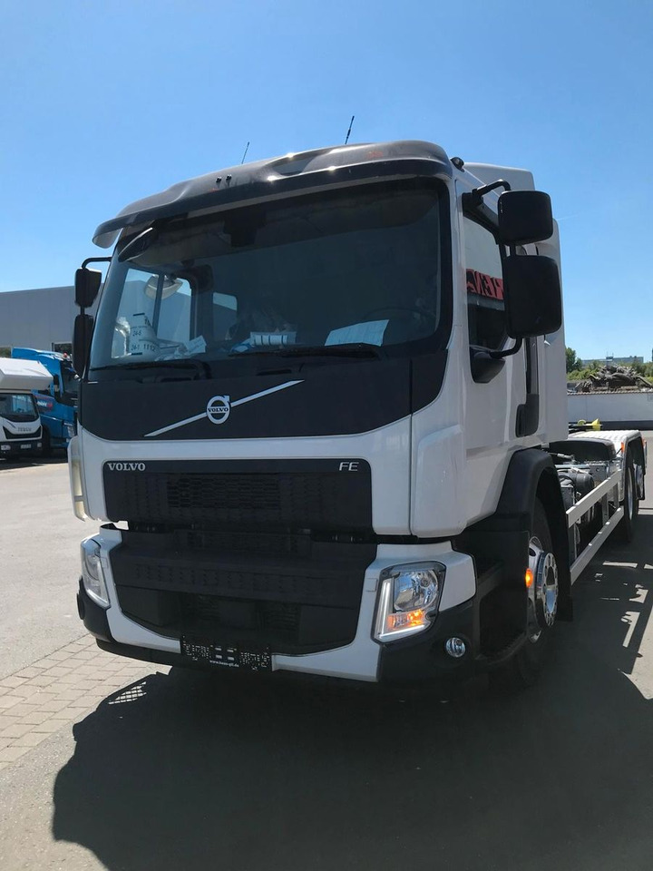 Volvo FE 320 6x2 - Крюковой мультилифт: фото 4 Volvo FE 320 6x2 - Крюковой мультилифт: фото 4