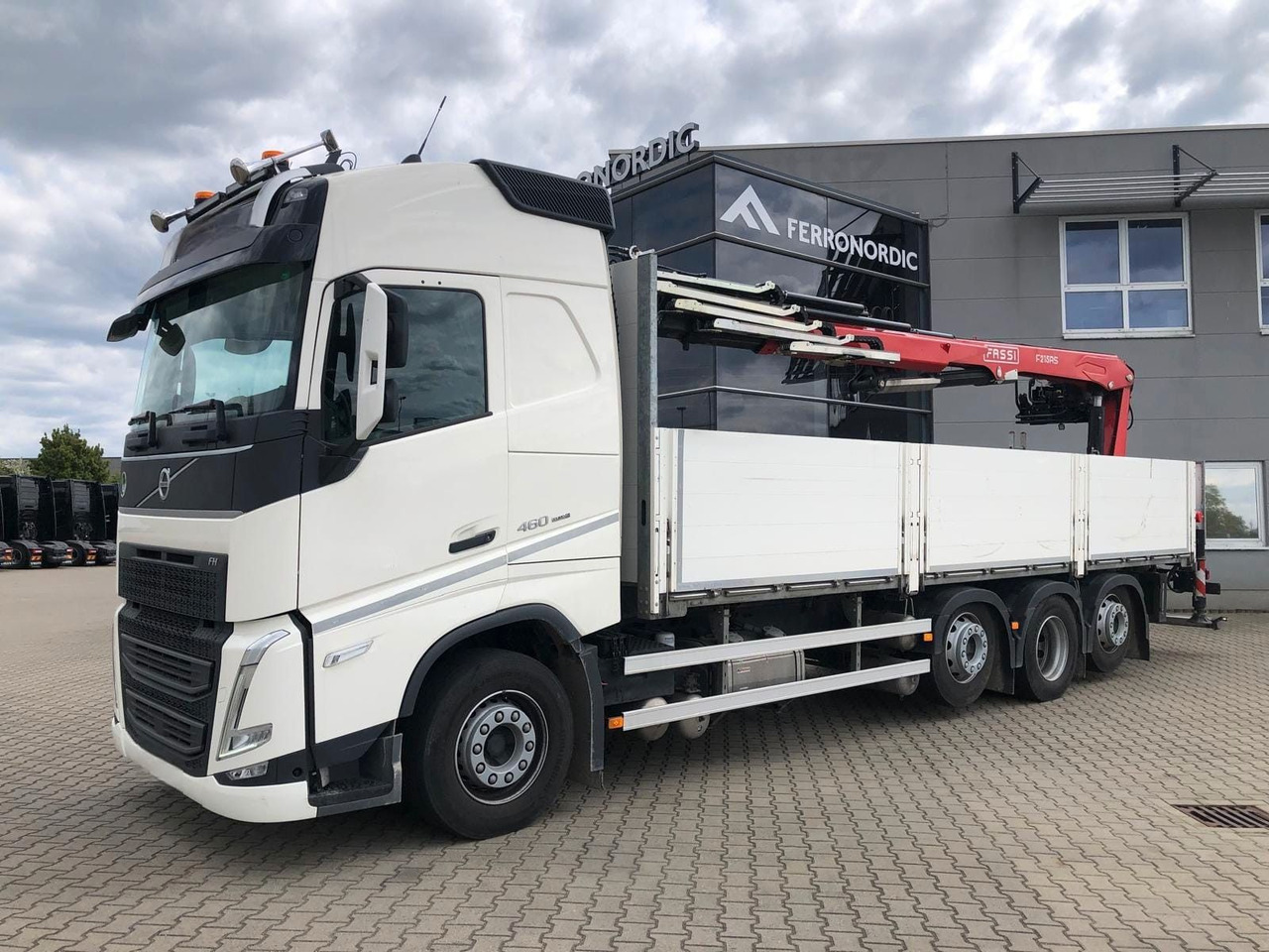 Volvo FH460 8x2 TRIDEM VLA&NLA gelenkt*FASSI F215AS.24 - Автоманипулятор: фото 4 Volvo FH460 8x2 TRIDEM VLA&NLA gelenkt*FASSI F215AS.24 - Автоманипулятор: фото 4