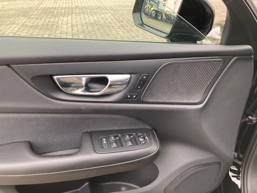 Volvo S60 T5 Lim. R-Design Volvo S60 T5 Lim. R-Design - Седан: фото 5 Volvo S60 T5 Lim. R-Design Volvo S60 T5 Lim. R-Design - Седан: фото 5