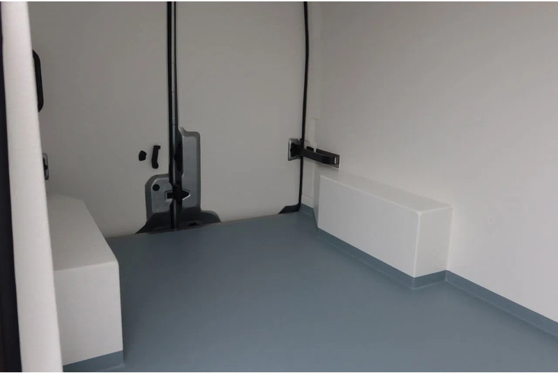 Renault Master Red Edition 150 PK Carrier Xarios 350 Koele/vriezen/verwarmen + nachtaansluiting 220 volt. - Фургон-рефрижератор: фото 4 Renault Master Red Edition 150 PK Carrier Xarios 350 Koele/vriezen/verwarmen + nachtaansluiting 220 volt. - Фургон-рефрижератор: фото 4