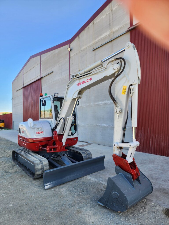 TAKEUCHI TB260 - Мини-экскаватор: фото 5 TAKEUCHI TB260 - Мини-экскаватор: фото 5