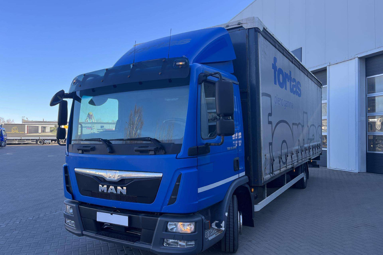 MAN TGL 12.220 4X2 BL su liftu (8493) - Тентованный грузовик: фото 1 MAN TGL 12.220 4X2 BL su liftu (8493) - Тентованный грузовик: фото 1