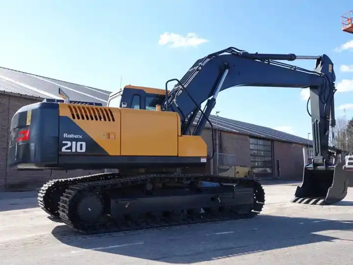 Certificated High Quality Hyundai 220LC Excavator 220lc-9s HX220L 220HD 22 Tons Excavator for Sale - Экскаватор: фото 5 Certificated High Quality Hyundai 220LC Excavator 220lc-9s HX220L 220HD 22 Tons Excavator for Sale - Экскаватор: фото 5