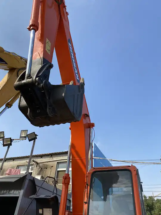 Good Price Tracked Excavator Doosan Dx225 Dx150 Korea Construction Machinery In Shanghai - Гусеничный экскаватор: фото 5 Good Price Tracked Excavator Doosan Dx225 Dx150 Korea Construction Machinery In Shanghai - Гусеничный экскаватор: фото 5
