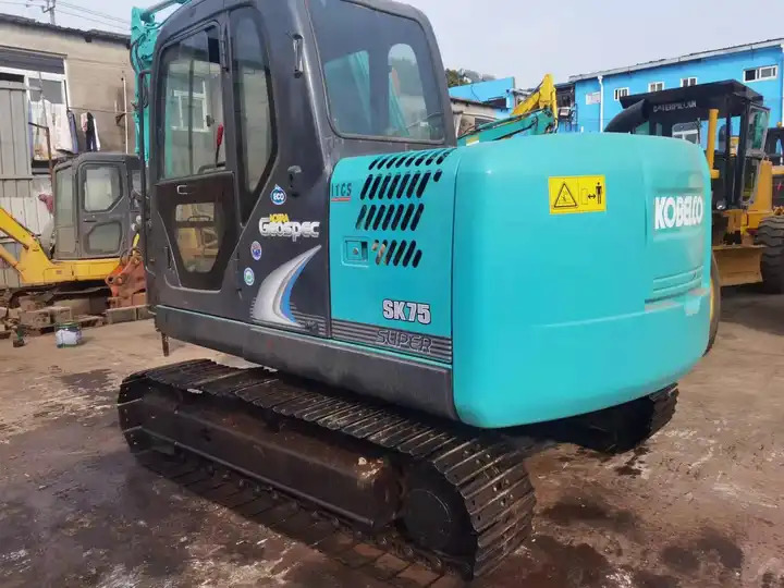 Original Kobelco Sk75 Good Quality Used Excavator,7t,7.5ton Small Excavator For Sale - Гусеничный экскаватор: фото 4 Original Kobelco Sk75 Good Quality Used Excavator,7t,7.5ton Small Excavator For Sale - Гусеничный экскаватор: фото 4