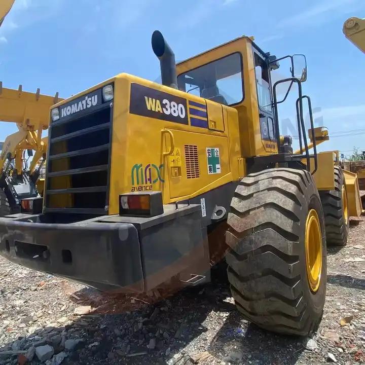 Second Hand Japan Made Komatsu Wa380-3 Front Loader Used Original Painting Komatsu Wa 380-3 in Stock for Sale - Колёсный погрузчик: фото 1 Second Hand Japan Made Komatsu Wa380-3 Front Loader Used Original Painting Komatsu Wa 380-3 in Stock for Sale - Колёсный погрузчик: фото 1