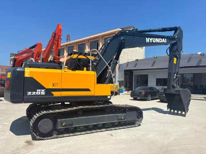Used Korea Hyundai 220LC-9 22TON of Excavators in Good Condition Low Price Second-hand - Экскаватор: фото 5 Used Korea Hyundai 220LC-9 22TON of Excavators in Good Condition Low Price Second-hand - Экскаватор: фото 5