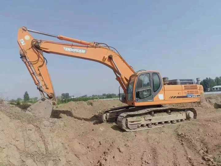 Used Original Korea Doosan 34 Ton Excavator with Cheap Price and Good Condition DOOSAN Dx340LCA Dx225 Dx330 DX360for Sale - Экскаватор: фото 2 Used Original Korea Doosan 34 Ton Excavator with Cheap Price and Good Condition DOOSAN Dx340LCA Dx225 Dx330 DX360for Sale - Экскаватор: фото 2
