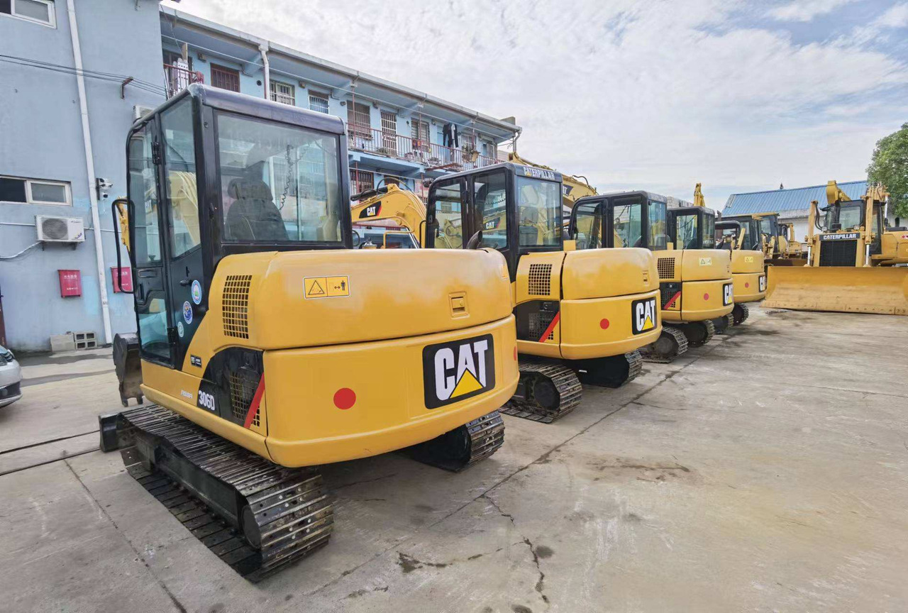 Used cat mini excavator 306D 302.5 6ton 2.5ton free shipping with mini excavator bucket - Гусеничный экскаватор: фото 4 Used cat mini excavator 306D 302.5 6ton 2.5ton free shipping with mini excavator bucket - Гусеничный экскаватор: фото 4