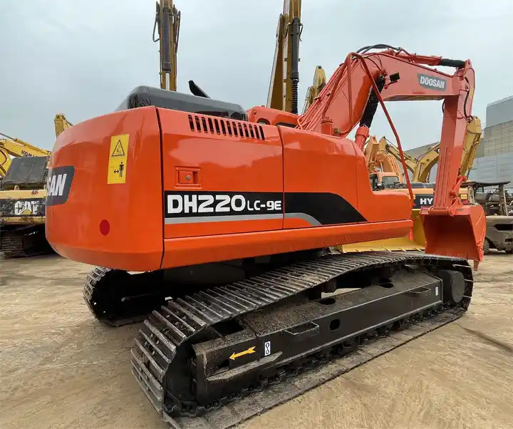 Used original Korea Doosan 20 ton excavator with cheap price and good condition DOOSAN Dx220LC-9e - Гусеничный экскаватор: фото 2 Used original Korea Doosan 20 ton excavator with cheap price and good condition DOOSAN Dx220LC-9e - Гусеничный экскаватор: фото 2