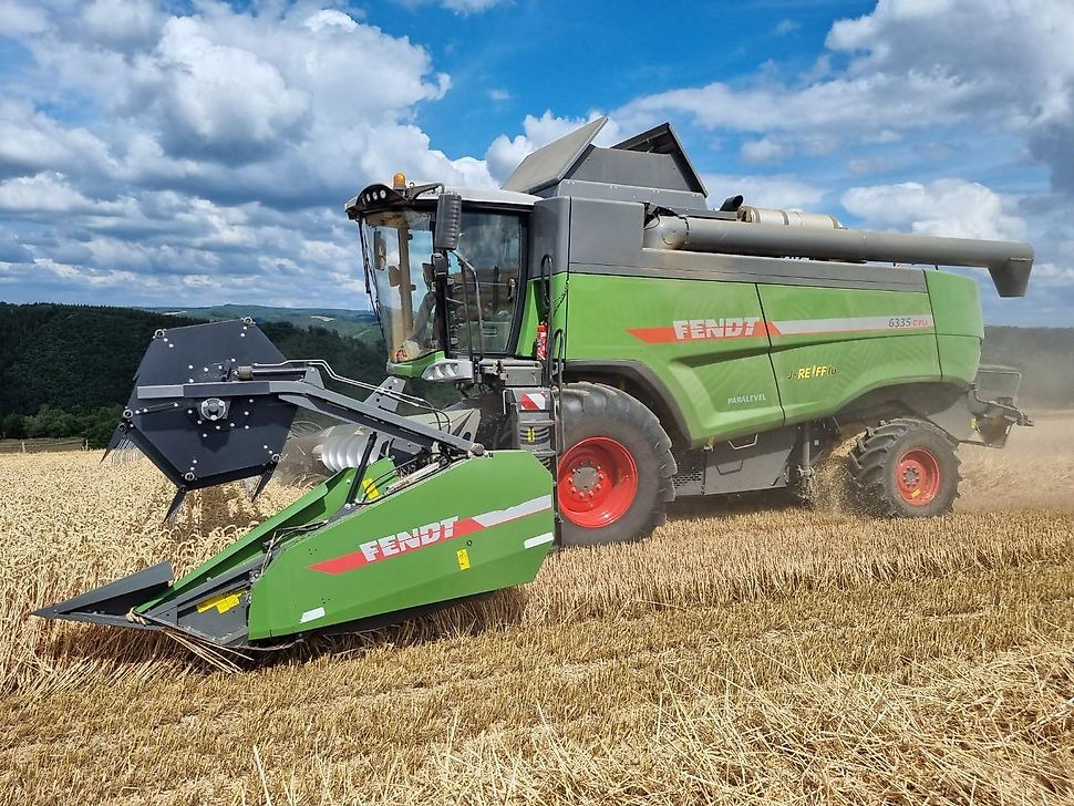 J.Reiff Sarl
Herr Stefan Neukirch - 77 Z.I in den - Зерноуборочный комбайн: фото 2 J.Reiff Sarl
Herr Stefan Neukirch - 77 Z.I in den - Зерноуборочный комбайн: фото 2