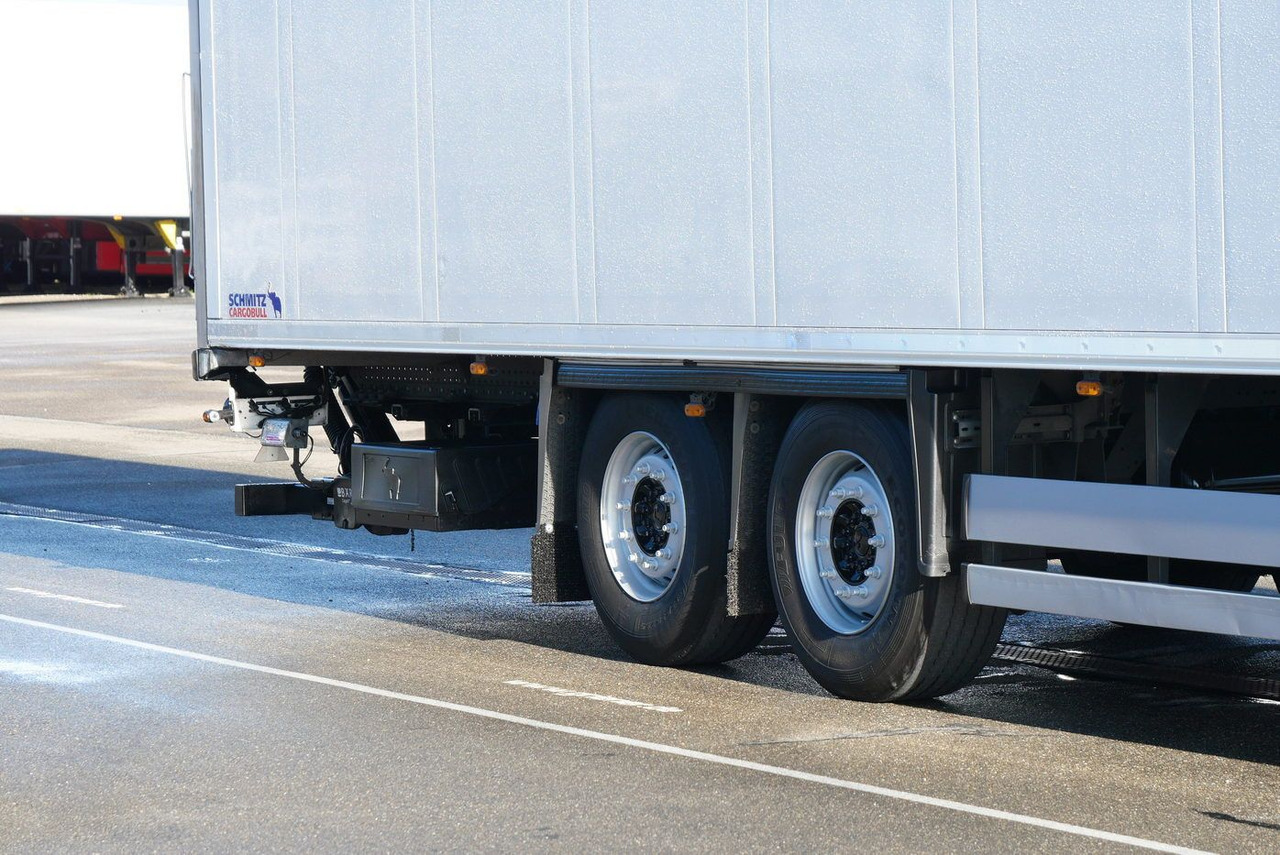 Schmitz Cargobull SKO 18 /LBW BÄR 2500 kg / CARRIER 1550 / ROLLTOR - Полуприцеп-фургон: фото 5 Schmitz Cargobull SKO 18 /LBW BÄR 2500 kg / CARRIER 1550 / ROLLTOR - Полуприцеп-фургон: фото 5