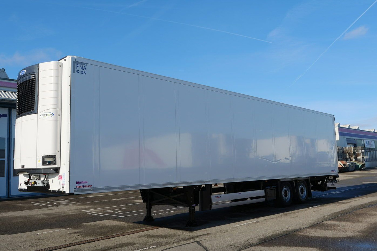 Schmitz Cargobull SKO 18 /LBW BÄR 2500 kg / CARRIER 1550 / ROLLTOR - Полуприцеп-фургон: фото 3 Schmitz Cargobull SKO 18 /LBW BÄR 2500 kg / CARRIER 1550 / ROLLTOR - Полуприцеп-фургон: фото 3