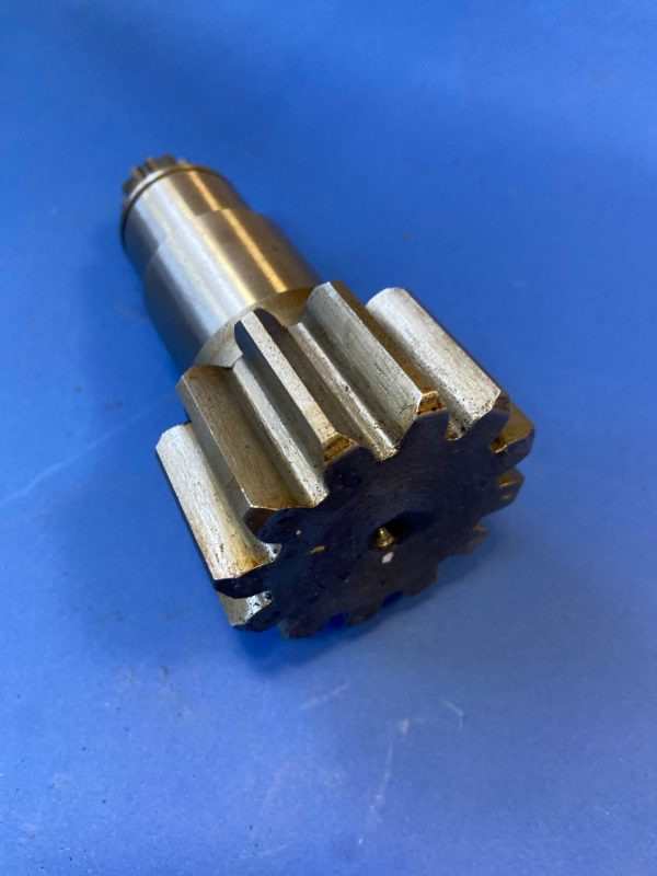 Wałek obrotu 010680A do JCB 8015 - Поворотный редуктор для Строительной техники: фото 1 Wałek obrotu 010680A do JCB 8015 - Поворотный редуктор для Строительной техники: фото 1