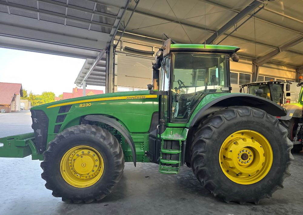 John Deere 8230 - Трактор: фото 5 John Deere 8230 - Трактор: фото 5