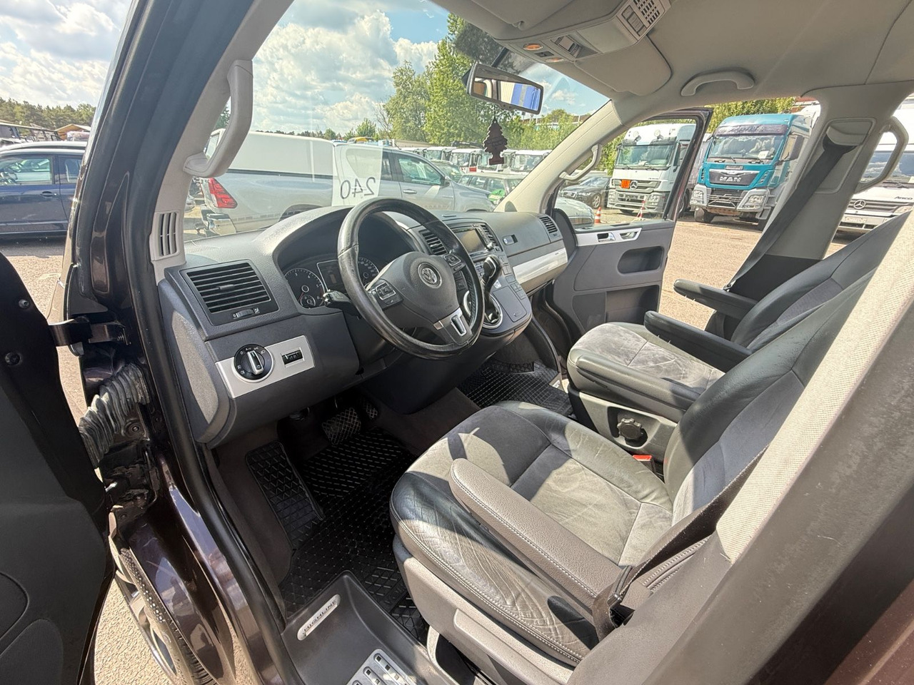 Пассажирский фургон Volkswagen T5  Multivan Highline: фото 11