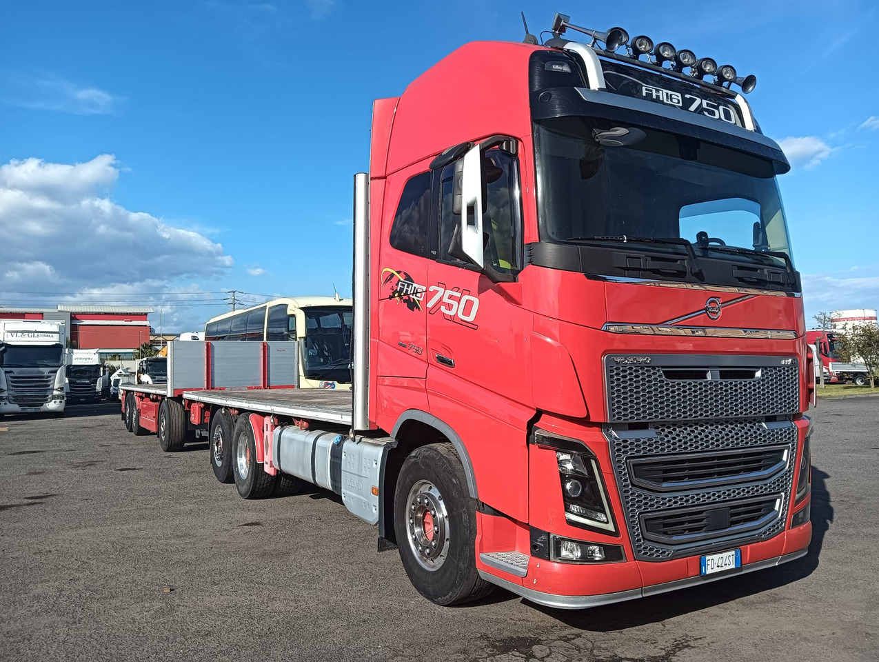 Грузовик бортовой/ Платформа VOLVO FH16 750: фото 17