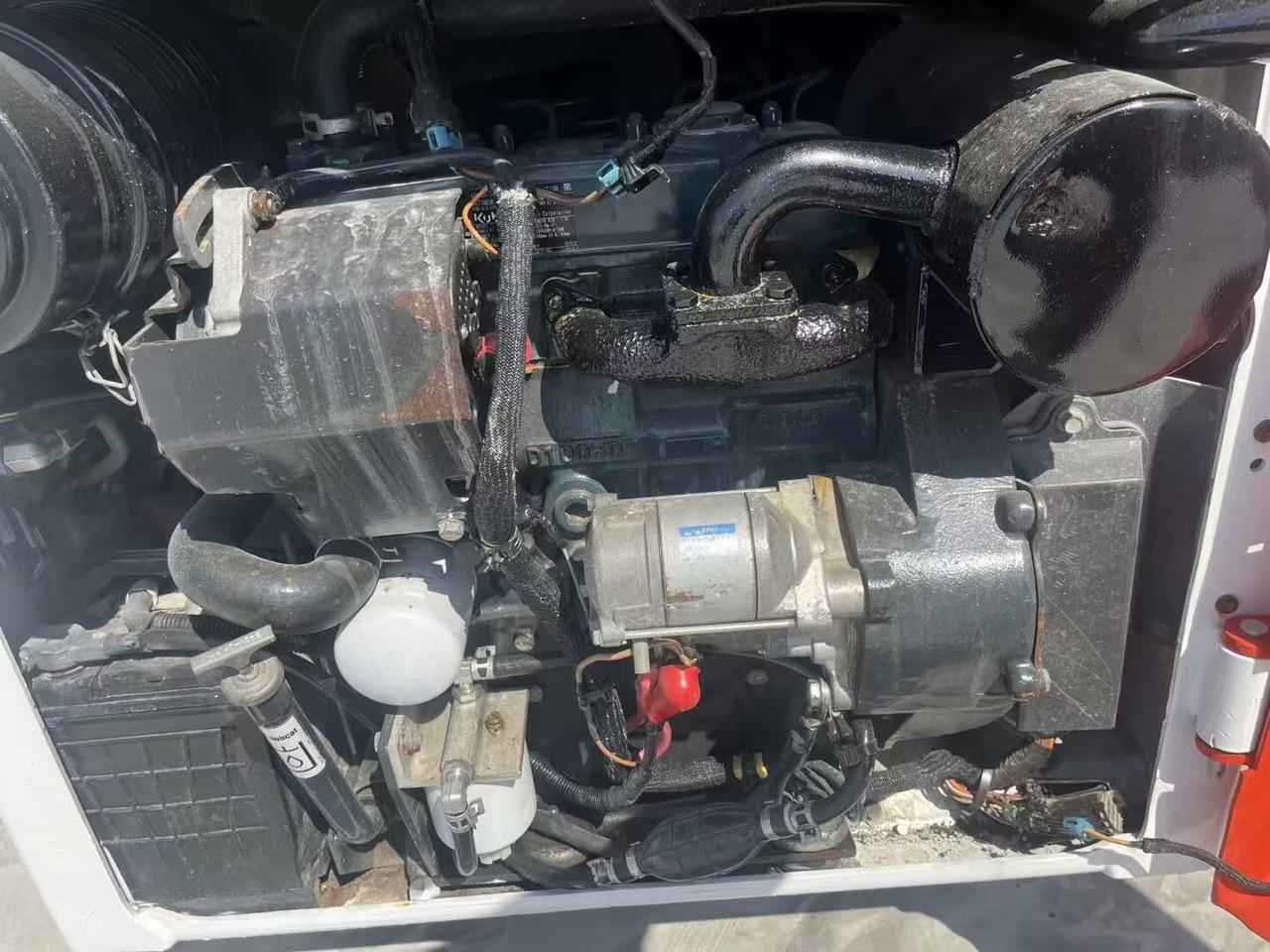 Bobcat S70 - Мини-погрузчик с бортовым поворотом: фото 5 Bobcat S70 - Мини-погрузчик с бортовым поворотом: фото 5