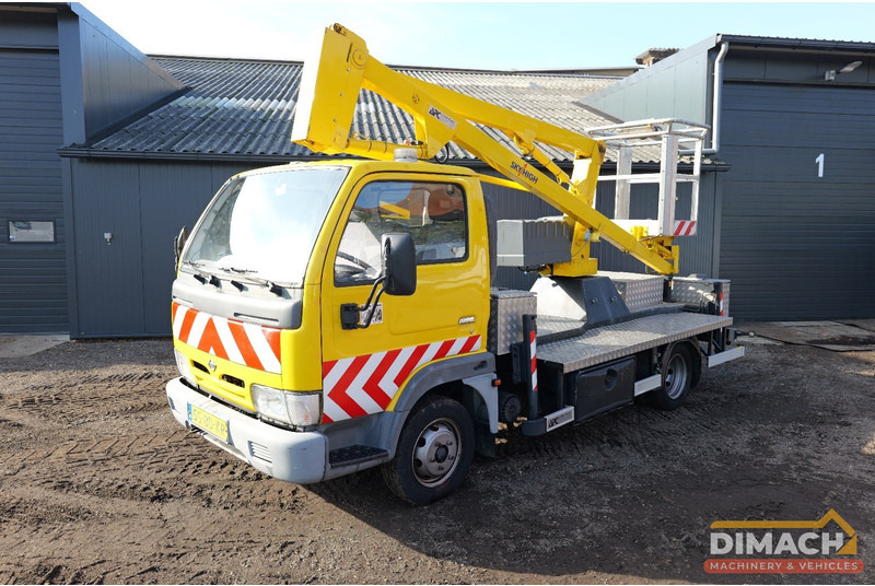 Nissan Cabstar E Sky high autohoogwerker 12meter elektrisch bedienbaar. manbak capaciteit 215kilo - Фургон: фото 1 Nissan Cabstar E Sky high autohoogwerker 12meter elektrisch bedienbaar. manbak capaciteit 215kilo - Фургон: фото 1