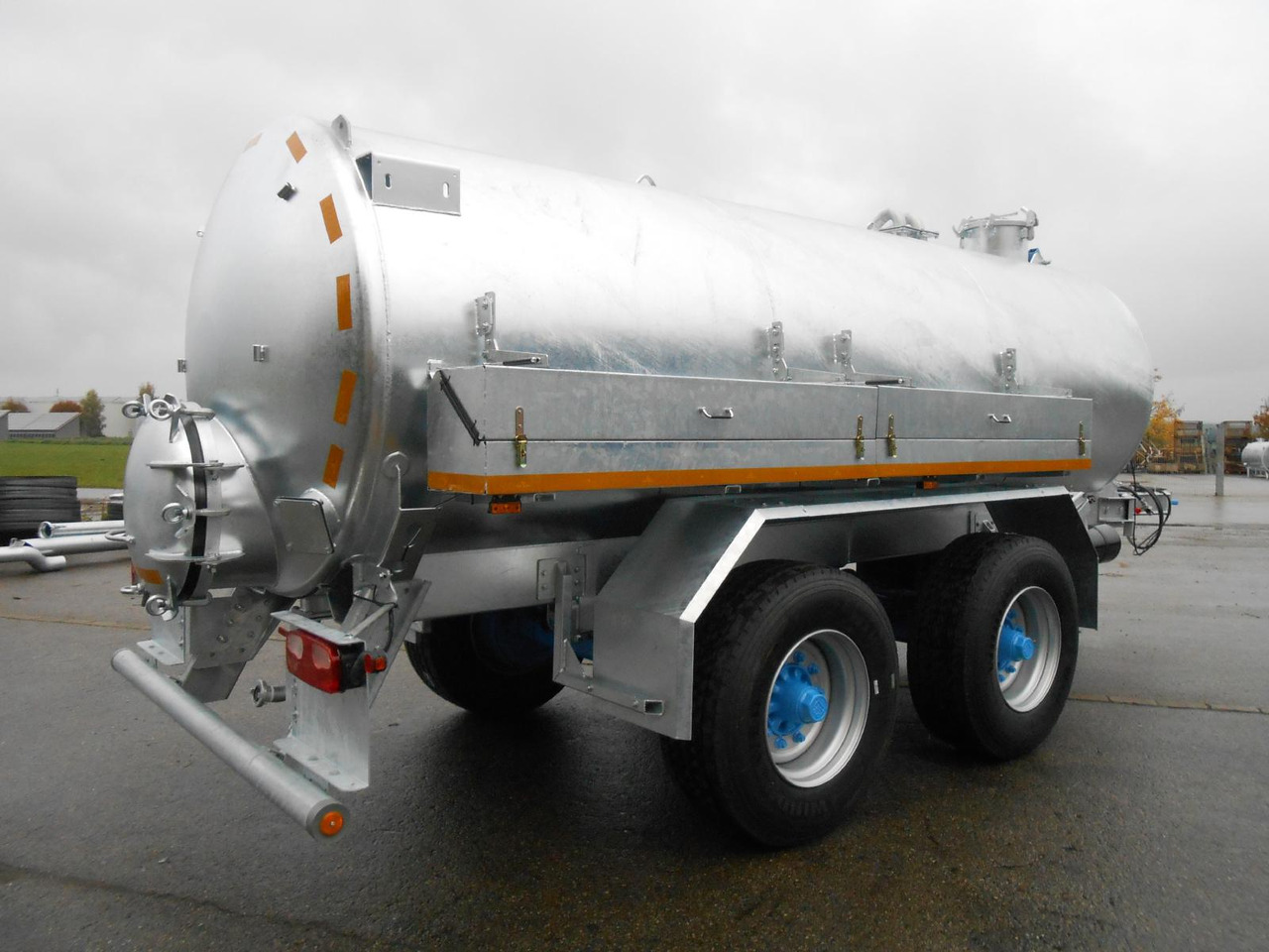 M-Vac 12000l / Wasserfass M-Vac 12000l (12m³) Wasserfass / Wassertank mit 80 km/h Zulassung - Прицеп-цистерна: фото 2 M-Vac 12000l / Wasserfass M-Vac 12000l (12m³) Wasserfass / Wassertank mit 80 km/h Zulassung - Прицеп-цистерна: фото 2