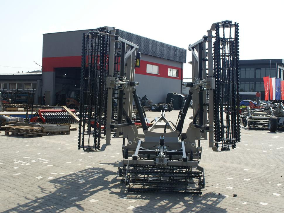 ROLEX Saatbettkombination / Hydraulically cultivator / Vibroculteur / Aggregato di coltivazione / Почвообрабатывающий гидравлический складывающийся агрегат / Agregat uprawowy hydraulicznie składany - Культиватор: фото 4 ROLEX Saatbettkombination / Hydraulically cultivator / Vibroculteur / Aggregato di coltivazione / Почвообрабатывающий гидравлический складывающийся агрегат / Agregat uprawowy hydraulicznie składany - Культиватор: фото 4