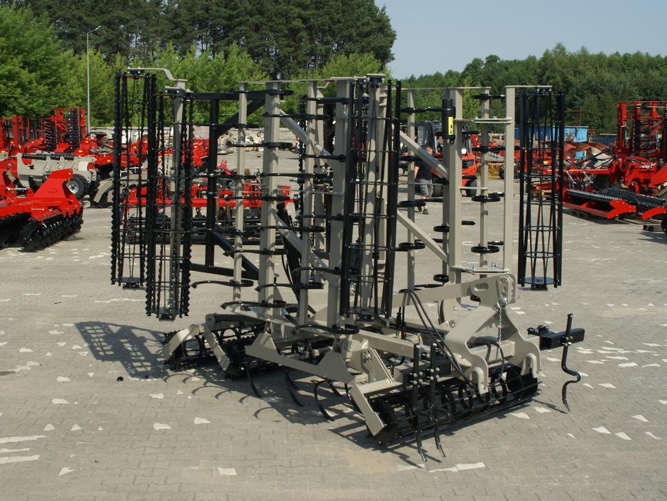 ROLEX Saatbettkombination / Hydraulically cultivator / Vibroculteur / Aggregato di coltivazione / Почвообрабатывающий гидравлический складывающийся агрегат / Agregat uprawowy hydraulicznie składany - Культиватор: фото 1 ROLEX Saatbettkombination / Hydraulically cultivator / Vibroculteur / Aggregato di coltivazione / Почвообрабатывающий гидравлический складывающийся агрегат / Agregat uprawowy hydraulicznie składany - Культиватор: фото 1