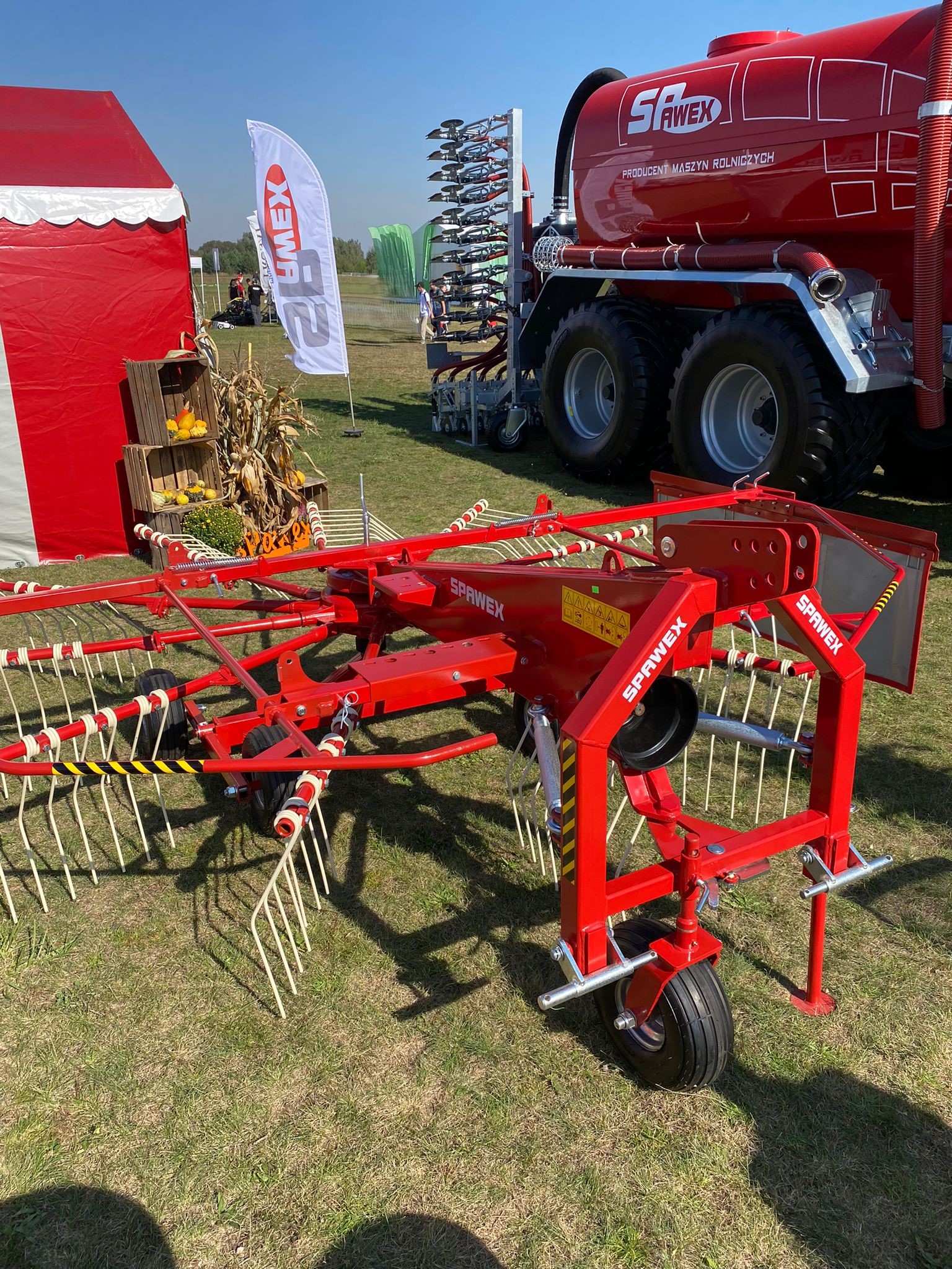 Spawex Kreiselschwader / Rake / Andaineur / Rastrillo / Rastrello / Zgrabiarka 4,5 m - Сеноворошилка: фото 2 Spawex Kreiselschwader / Rake / Andaineur / Rastrillo / Rastrello / Zgrabiarka 4,5 m - Сеноворошилка: фото 2