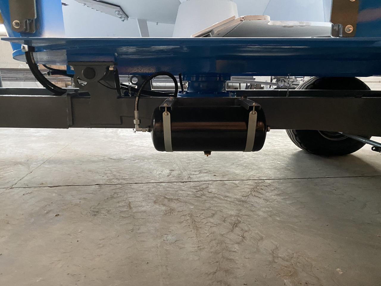 ZAMET Futtermischwagen / Feed mixer / Melangeuse / Carro miscelatore / Vagoneta 2 sinfines / Кормораздатчик 2 шнека / Wóz paszowy 14 m3 в лизинг ZAMET Futtermischwagen / Feed mixer / Melangeuse / Carro miscelatore / Vagoneta 2 sinfines / Кормораздатчик 2 шнека / Wóz paszowy 14 m3: фото 7 ZAMET Futtermischwagen / Feed mixer / Melangeuse / Carro miscelatore / Vagoneta 2 sinfines / Кормораздатчик 2 шнека / Wóz paszowy 14 m3 в лизинг ZAMET Futtermischwagen / Feed mixer / Melangeuse / Carro miscelatore / Vagoneta 2 sinfines / Кормораздатчик 2 шнека / Wóz paszowy 14 m3: фото 7