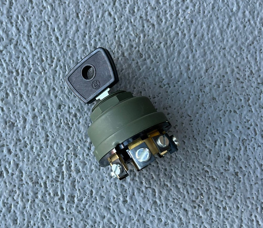 MAN MAN KAT 1-8X8-6X6-4X4-IGNITION AND KEY ASSEMBLY-OFF-ROAD TRUCK - Электрическая система: фото 1 MAN MAN KAT 1-8X8-6X6-4X4-IGNITION AND KEY ASSEMBLY-OFF-ROAD TRUCK - Электрическая система: фото 1