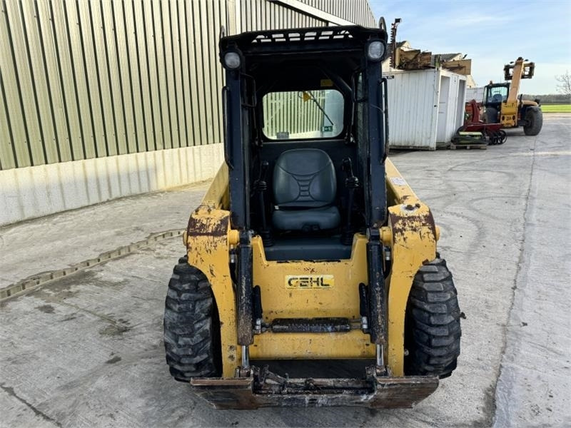 Gehl R165 Skid Steer - Мини-погрузчик с бортовым поворотом: фото 4 Gehl R165 Skid Steer - Мини-погрузчик с бортовым поворотом: фото 4
