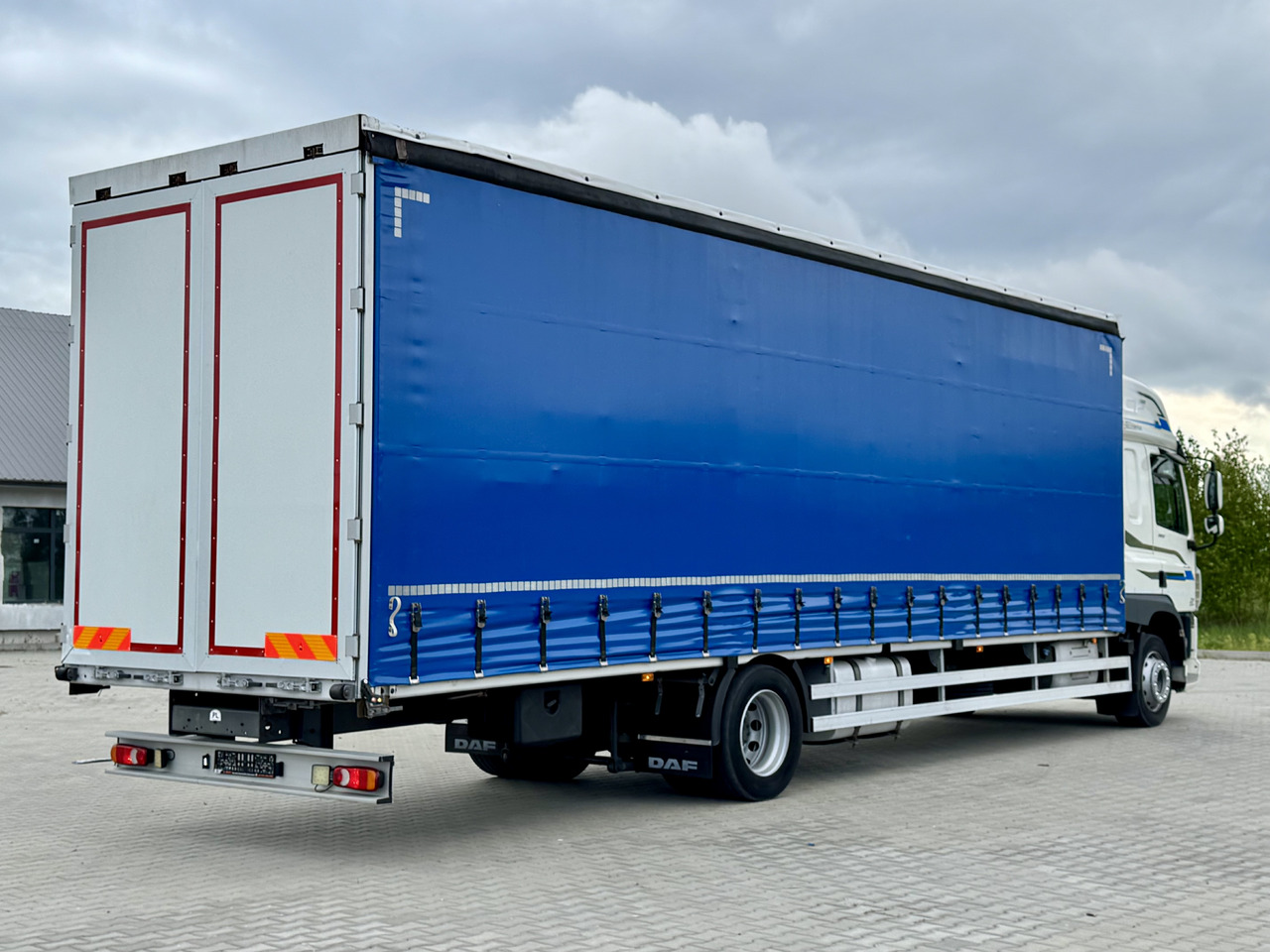 DAF CF 320 / FIRANKA / 24 EUROPALETY / SYPIALKA / AUTOMAT / KLIMA POSTOJOWA / 2017 ROK - Тентованный грузовик: фото 3 DAF CF 320 / FIRANKA / 24 EUROPALETY / SYPIALKA / AUTOMAT / KLIMA POSTOJOWA / 2017 ROK - Тентованный грузовик: фото 3