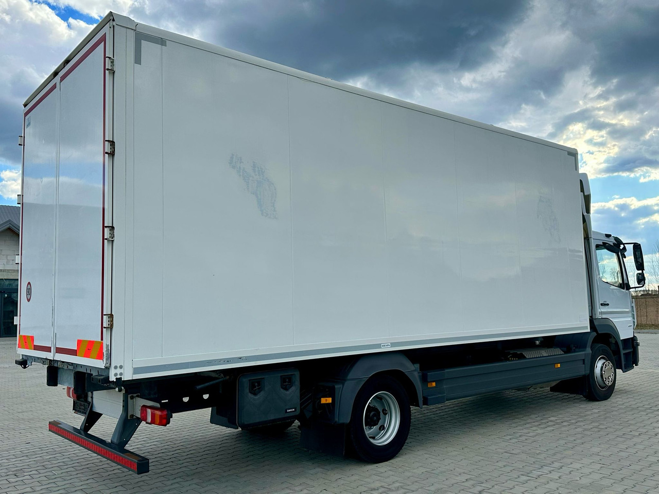 MERCEDES-BENZ ATEGO / 1221 / IZOTERMA / KONTENER / AUTOMAT / 230 TYS KM / 17 EUROPALET / 6.8 M DŁUGOŚCI / 2019 ROK - Изотермический грузовик: фото 4 MERCEDES-BENZ ATEGO / 1221 / IZOTERMA / KONTENER / AUTOMAT / 230 TYS KM / 17 EUROPALET / 6.8 M DŁUGOŚCI / 2019 ROK - Изотермический грузовик: фото 4