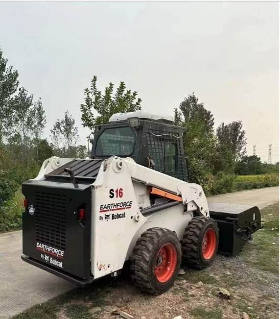 Bobcat S 16 - Мини-погрузчик с бортовым поворотом: фото 5 Bobcat S 16 - Мини-погрузчик с бортовым поворотом: фото 5