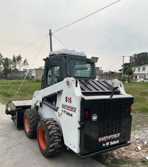 Bobcat S 16 - Мини-погрузчик с бортовым поворотом: фото 4 Bobcat S 16 - Мини-погрузчик с бортовым поворотом: фото 4