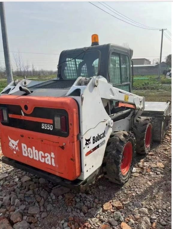 Bobcat S550 - Мини-погрузчик с бортовым поворотом: фото 2 Bobcat S550 - Мини-погрузчик с бортовым поворотом: фото 2