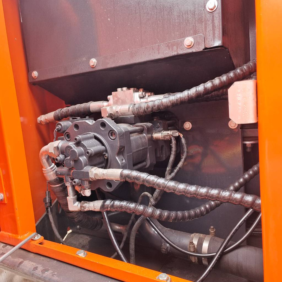 Doosan DX 150 LC - Гусеничный экскаватор: фото 3 Doosan DX 150 LC - Гусеничный экскаватор: фото 3