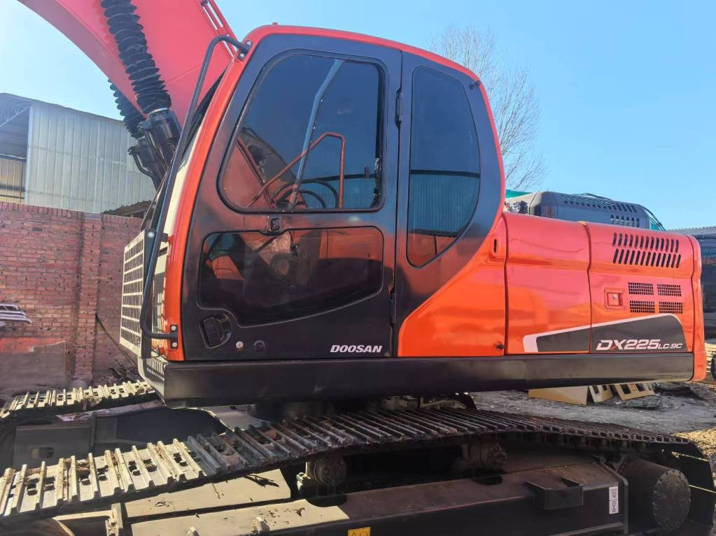 Doosan DX 225 LC-9C - Гусеничный экскаватор: фото 1 Doosan DX 225 LC-9C - Гусеничный экскаватор: фото 1